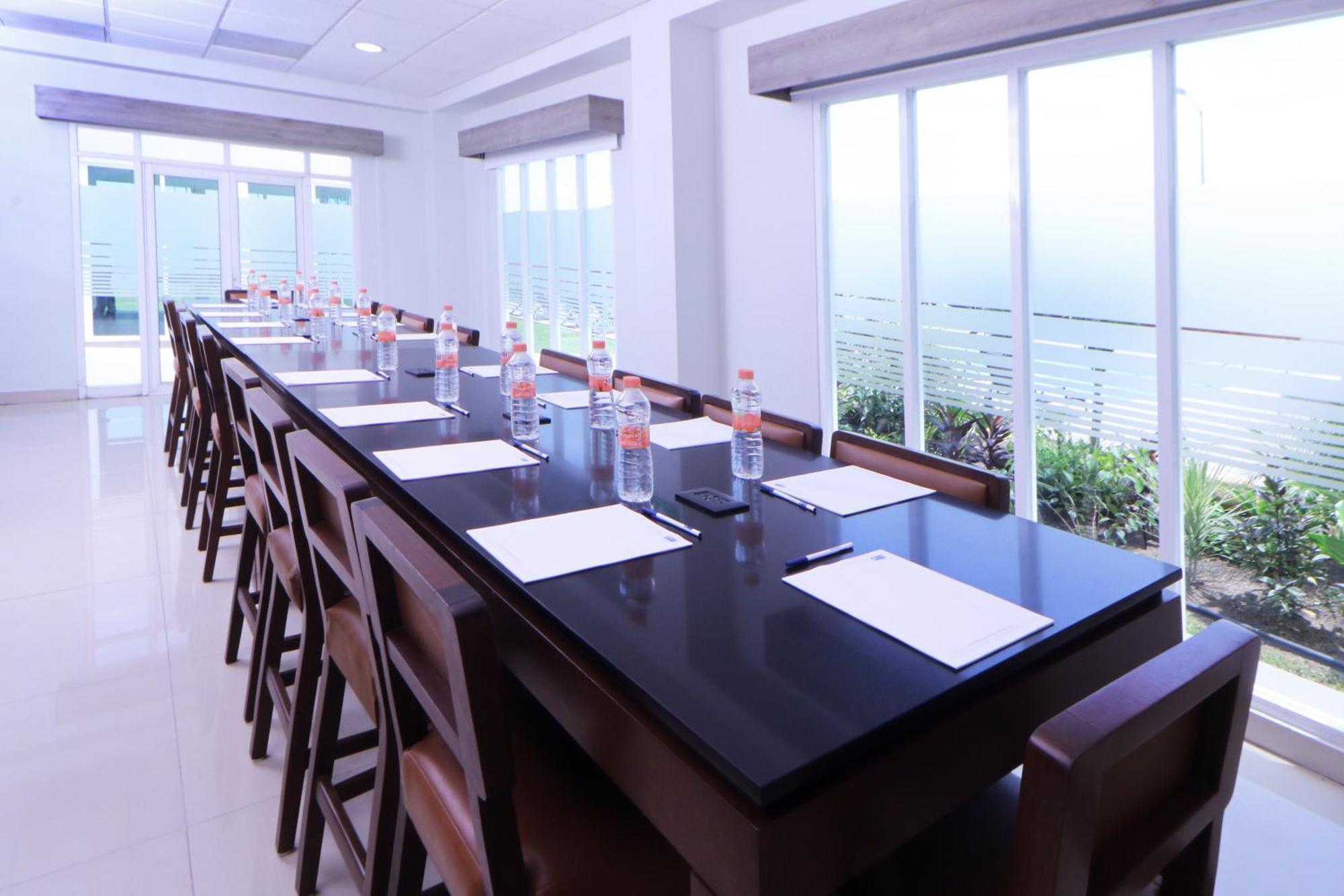 Holiday Inn Express Manzanillo By Ihg Екстериор снимка